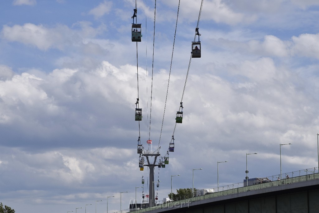 Koelner Seilbahn Gondel blieb haengen Koeln Linksrheinisch P063.JPG - Miklos Laubert